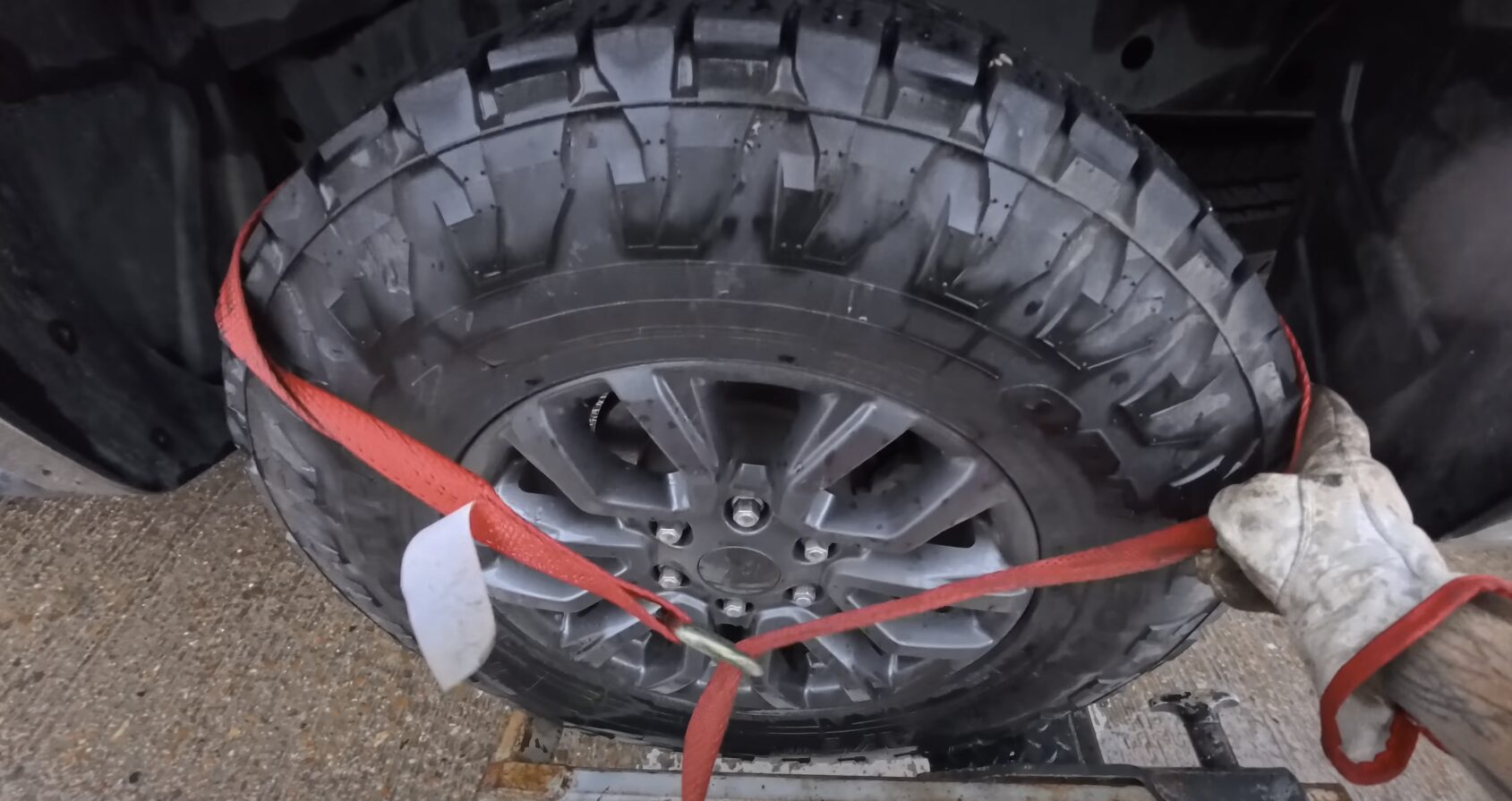 Professional tire change and roadside assistance service